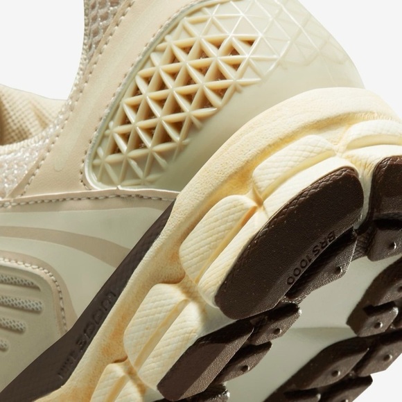 Nike Zoom Vomero 5 sneakers - Picture 5 of 10